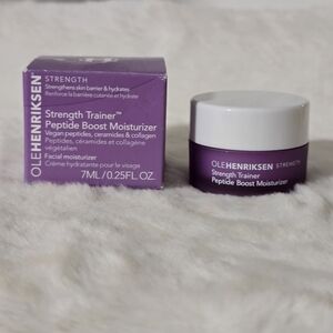 Ole Henriksen Strength Trainer Peptide Boost Moisturizer - White and Purple